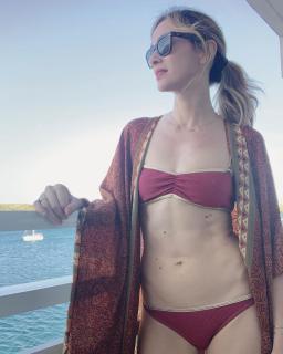 Marta Hazas in Bikini [1080x1350] [201.61 kb]