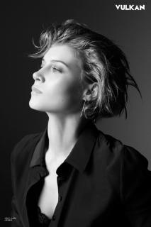 Sarah Jones [740x1109] [100.57 kb]