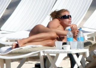 Billie Piper in Topless [630x452] [36.1 kb]