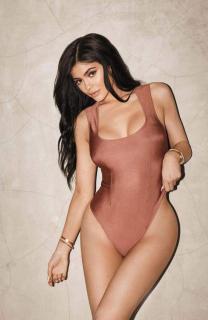 Kylie Jenner [789x1209] [152.76 kb]