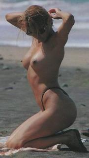 Ivonne Reyes in Topless [304x537] [27.23 kb]
