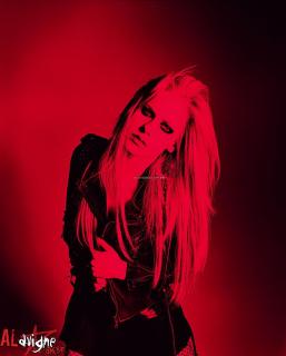 Avril Lavigne [1000x1245] [138.07 kb]