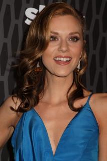 Hilarie Burton [936x1404] [126.96 kb]