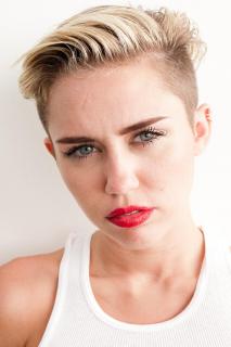Miley Cyrus [1024x1533] [169.13 kb]