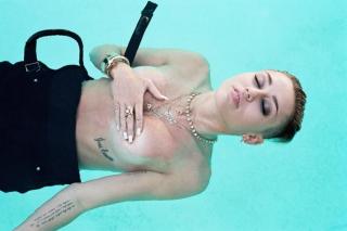 Miley Cyrus dans Rolling Stone [595x397] [25.13 kb]