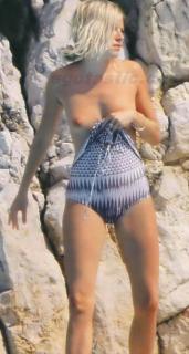 Sienna Miller dans Topless [1216x2263] [267.55 kb]