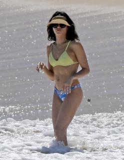 Jenna Dewan in Bikini [740x952] [116.18 kb]