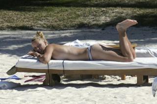 Caroline Wozniacki en Bikini [600x399] [42.19 kb]