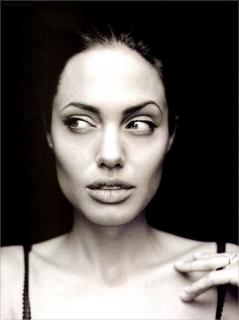 Angelina Jolie [897x1200] [106.4 kb]