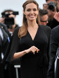 Angelina Jolie [900x1200] [186.14 kb]