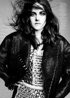 Kristen Stewart in Marie Claire [2163x3000] [1624.12 kb]