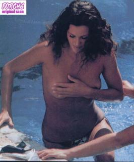 Samantha De Grenet dans Topless [800x960] [104.18 kb]