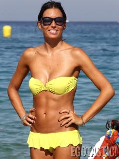 Elisabetta Gregoraci dans Bikini [800x1067] [150.75 kb]