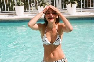 Phoebe Tonkin in Bikini [1024x679] [81.09 kb]