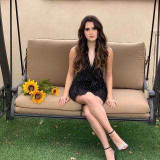 Laura Marano [1080x1080] [298.81 kb]