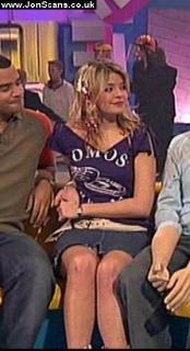 Holly Willoughby [299x548] [32.19 kb]
