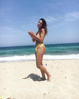 Lorena Castell dans Bikini [1080x1350] [174.97 kb]