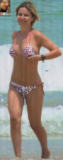 Eugenia Martínez de Irujo in Bikini [427x1068] [59.58 kb]