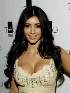 Kim Kardashian [768x1024] [98.54 kb]