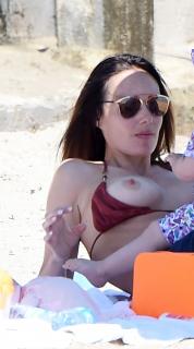 Tamara Ecclestone in Topless [1222x2193] [288.22 kb]