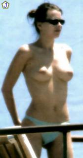 Claudia Pandolfi in Topless [350x664] [21.68 kb]