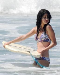 Selena Gomez in Bikini [646x799] [53.85 kb]