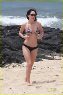 Megan Fox dans Bikini [817x1222] [128.73 kb]