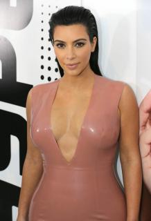 Kim Kardashian [800x1172] [113.82 kb]