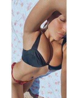 Amanda Parraga en Bikini [650x811] [83.24 kb]