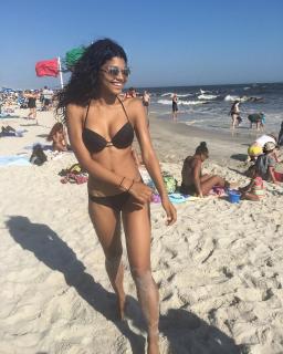 Danielle Herrington na Bikini [1080x1349] [321.64 kb]