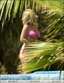 Jessica Simpson dans Bikini [352x452] [38.21 kb]