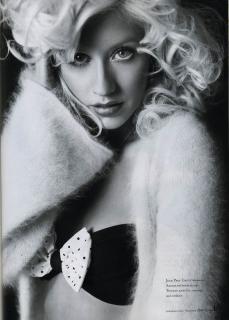 Christina Aguilera [1500x2087] [671.8 kb]