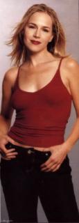 Julie Benz [430x1200] [65.1 kb]