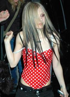 Avril Lavigne [728x996] [122.64 kb]