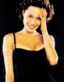 Angelina Jolie [893x1143] [81.91 kb]