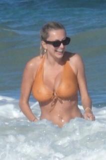 Caroline Vreeland dans Bikini [1281x1920] [181.42 kb]