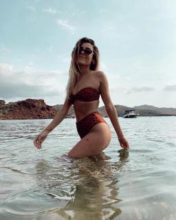 Anna Padilla in Bikini [1080x1350] [281.99 kb]