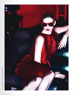 Lara Stone in Vogue [790x1024] [94.76 kb]