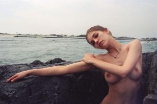 Samantha Gradoville in Topless [1280x849] [192.2 kb]
