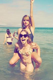 Taylor Swift na Bikini [800x1200] [145.61 kb]