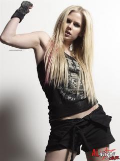 Avril Lavigne [1000x1335] [145.99 kb]