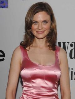 Emily Deschanel [550x726] [35.09 kb]