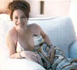 Holly Marie Combs [335x303] [17.26 kb]