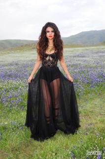 Selena Gomez [1800x2700] [649.08 kb]