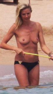 Heidi Klum en Topless [830x1475] [113.19 kb]