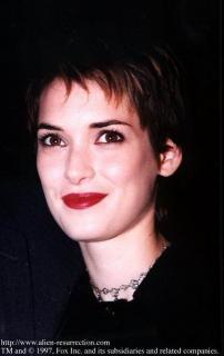 Winona Ryder [405x640] [31.35 kb]