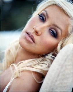 Christina Aguilera [1298x1641] [253.76 kb]