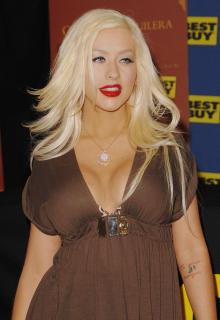 Christina Aguilera [1200x1744] [313.51 kb]