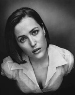 Gillian Anderson [350x439] [14.14 kb]