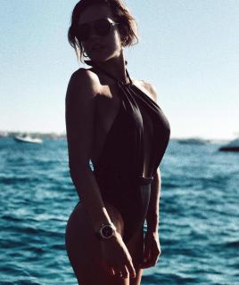 Clara Piera in Bikini [1080x1285] [469.21 kb]